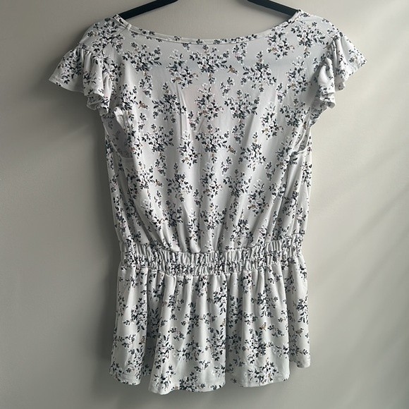 Women's Cap Sleeve Floral Top, Grey, Size Small, Flowy, NWT - Picture 6 of 7